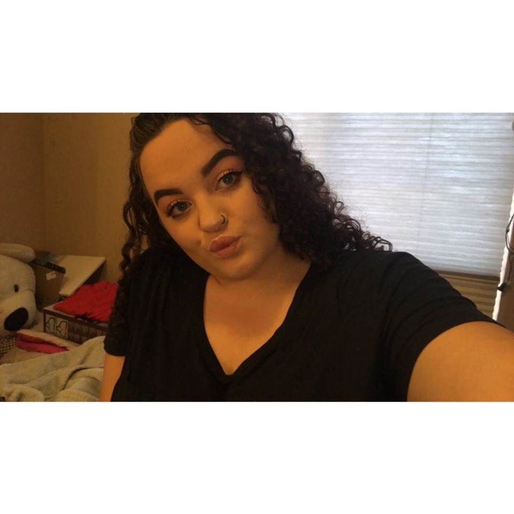 Meet your Posher, Alyssa